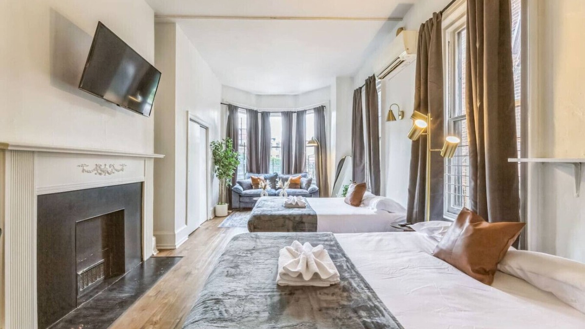 Center City West Apartment | New Studio | Center City | Sleeps 4 | Fast Wifi
