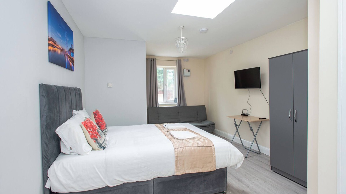 London Borough of Bromley Apartment | *New Studio* Cosy and Clean Zone 6 Cheslfield 2