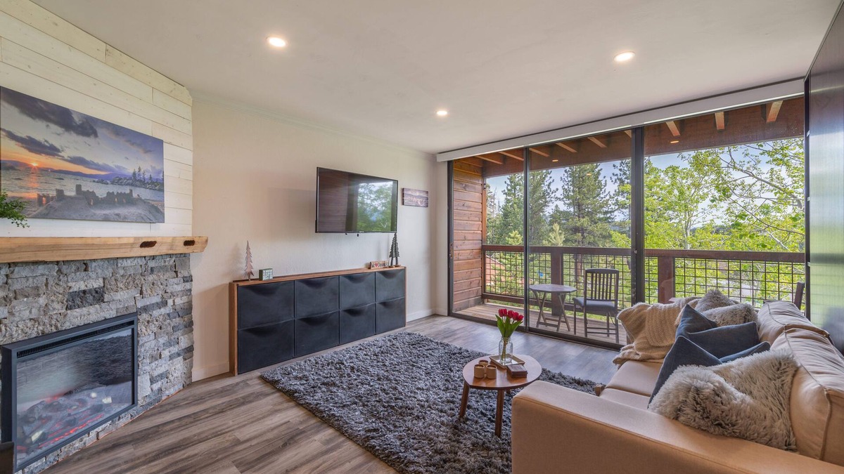 Truckee Condo | *New* Studio in Tahoe Donner - Amenities galore! ~Sun and Snowpeak