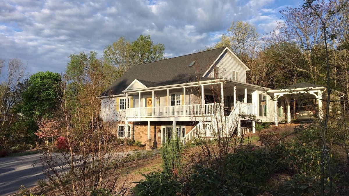 Berkeley Springs Apartment | New Studio, Quiet Wooded, Near Berkeley Springs