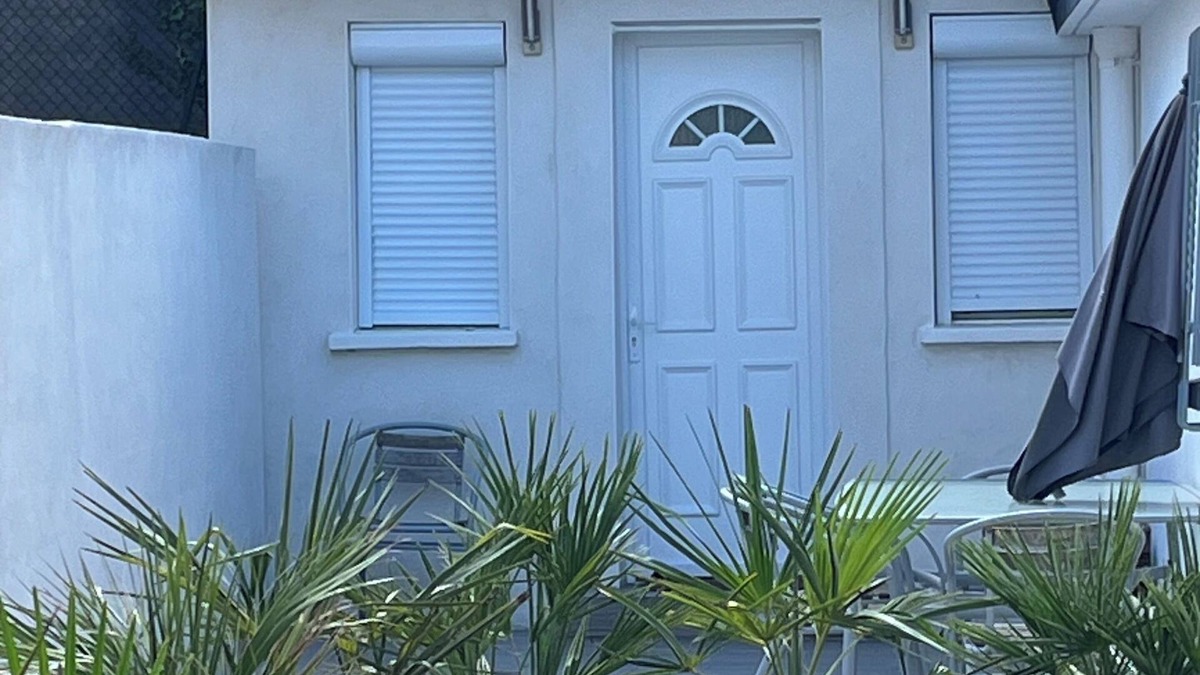 Beziers House | New studio, self-contained, 15 minutes from the beach, close to all amenities