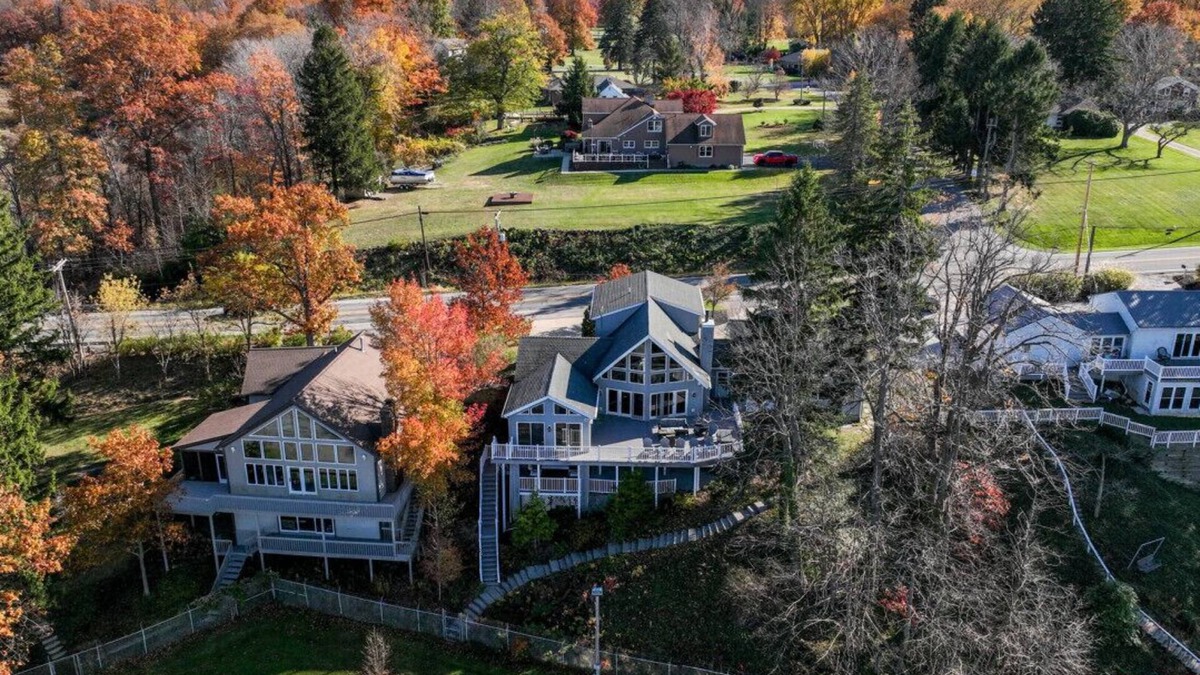 Ashtabula House | New! Stunning Geneva/Ashtabula Lakefront sleeps 16