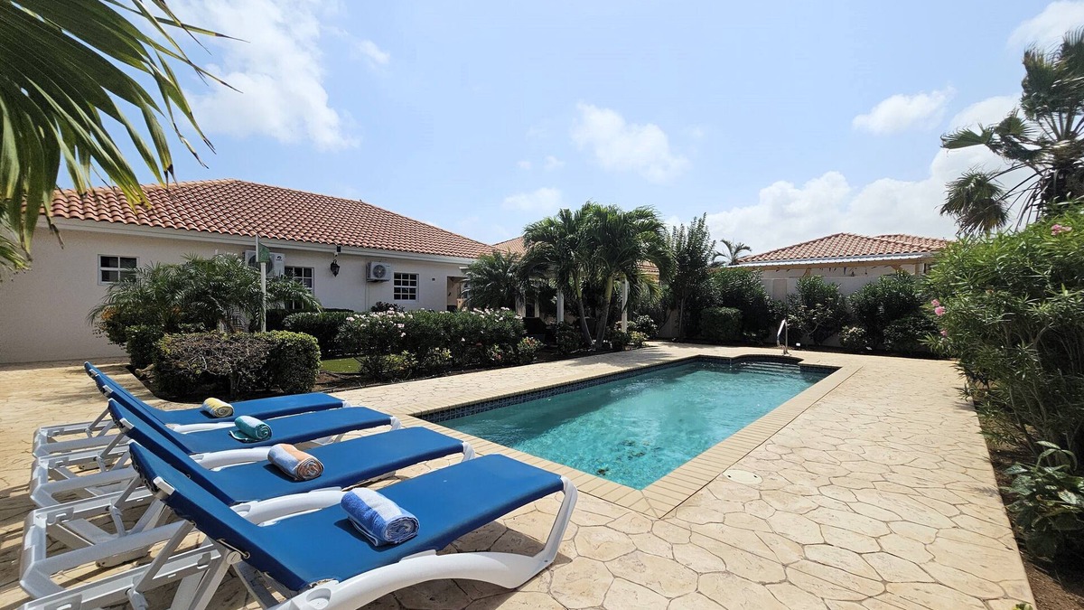 Boroncana Villa | NEW Stunning Villa with Tropical Garden, 3 bed-2 bath minutes to Palm Beach