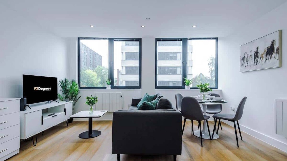 Old Trafford Apartment | NEW! Stylish apartment, amazing location, sleeps 4