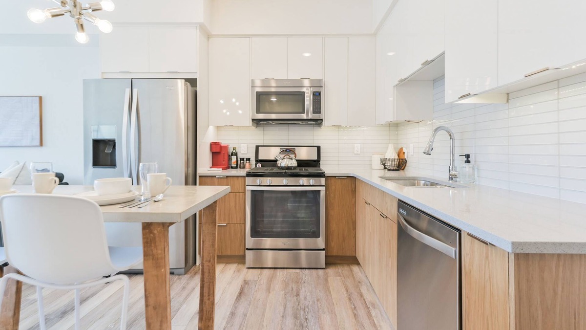 Mission District Condo | NEW! Stylish DT Condo | UG Parking | AC | Mins to Saddledome