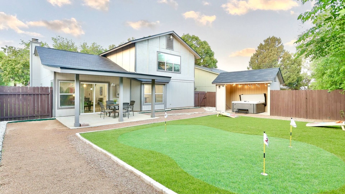 Country View House | New ! Stylish House with Hot Tub & MiniGolf & GameRoom by SixFlags SeaWord UTSA