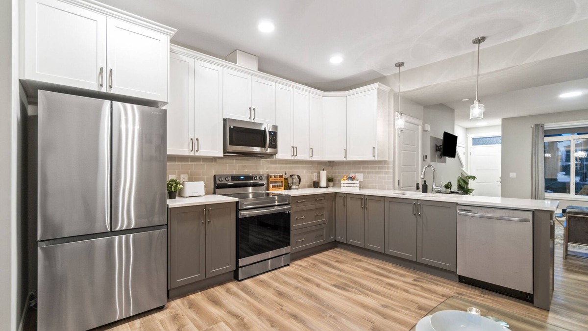 Southwest Edmonton House | New Stylish Townhouse Perfect For short or longer stays