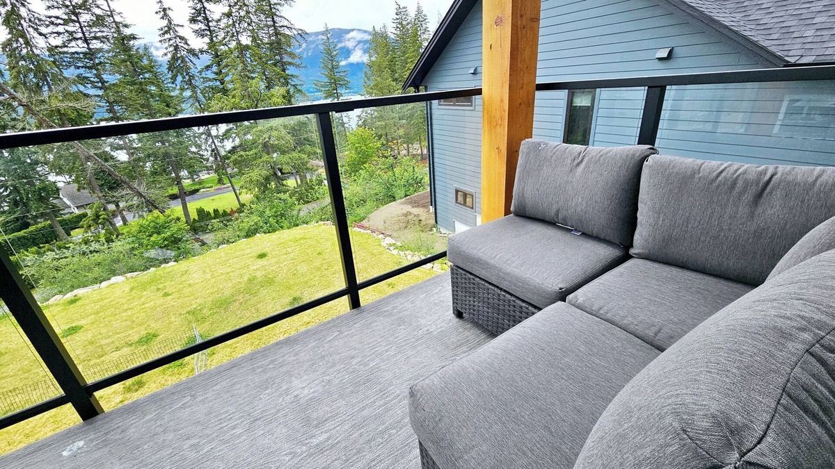 Salmon Arm Apartment | New suite with lake view