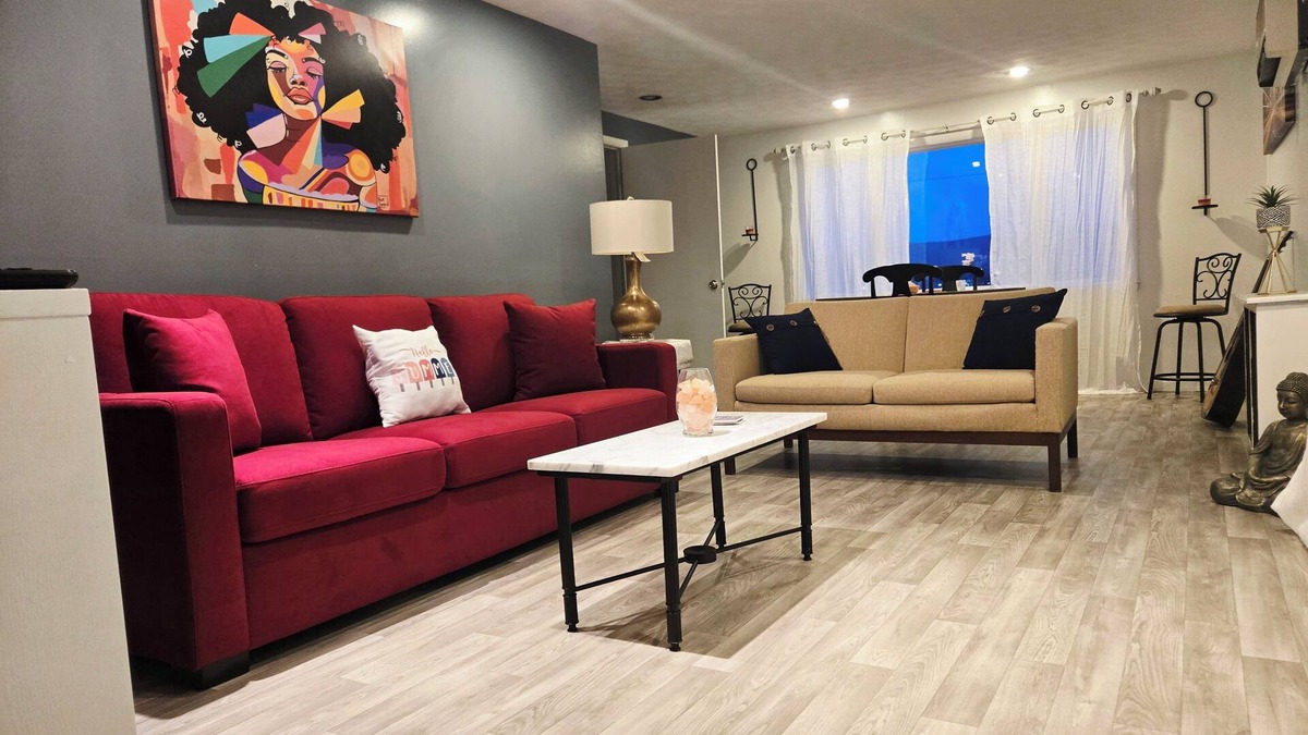 Scranton Apartment | NEW ! " Summer Vibe " 2 bed spacious retro flow ,close to downtown & activities
