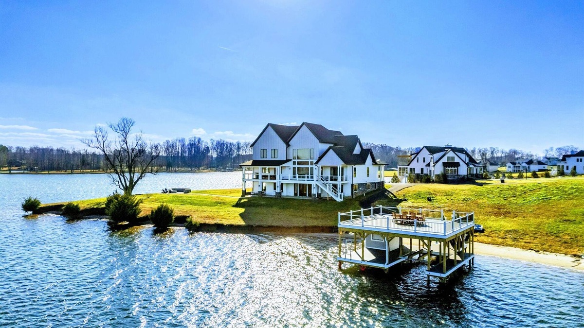 Mineral House | NEW Sunrise Point Lakefront Lake Anna, Beach, Dock
