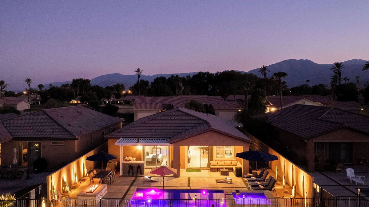 Indio House | NEW~Sunset Palms~A/C Gameroom~Pool&Spa~EV charger