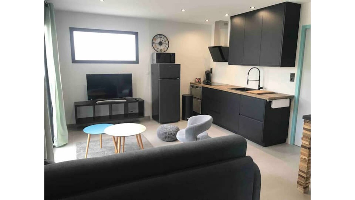 Bellevue House | New T2 first floor apartment