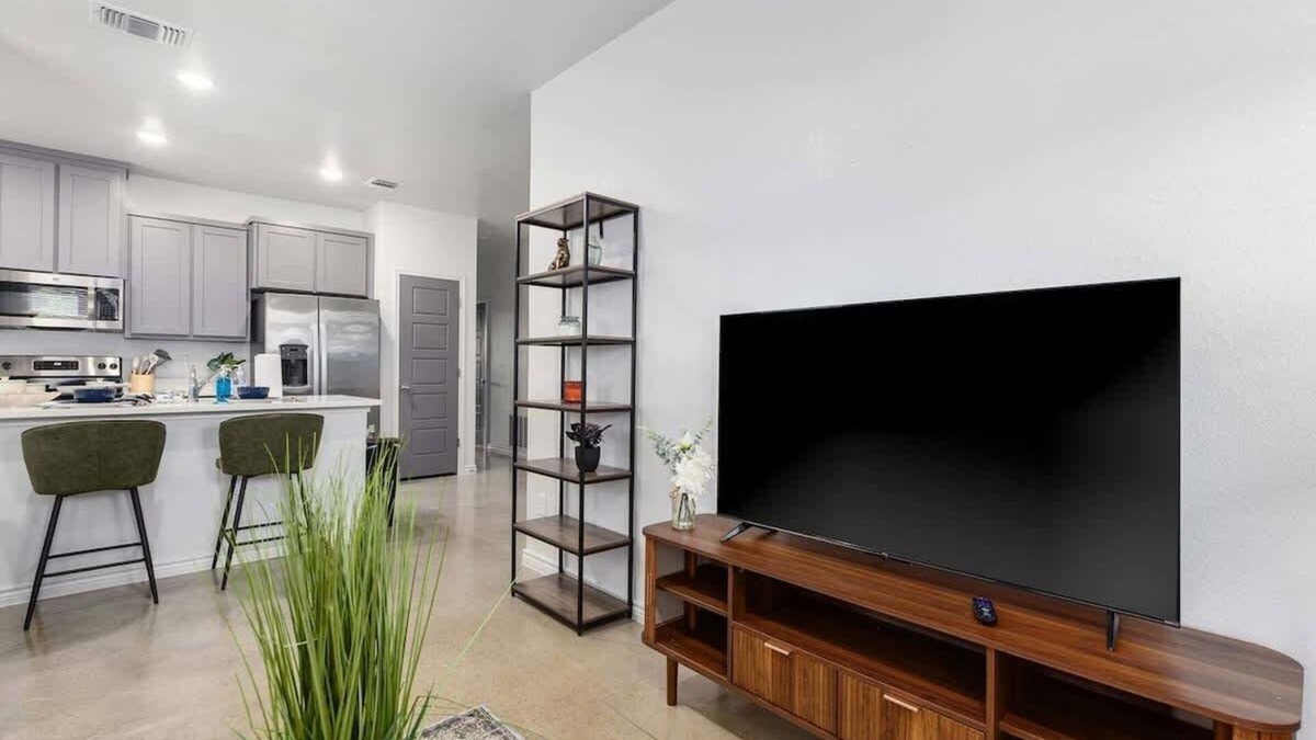 Temple Apartment | New* Temple 6 Bd Home, Safe Neighborhood, 2 Mi to DownTown, 5 Mi to BS&W & UMHB!