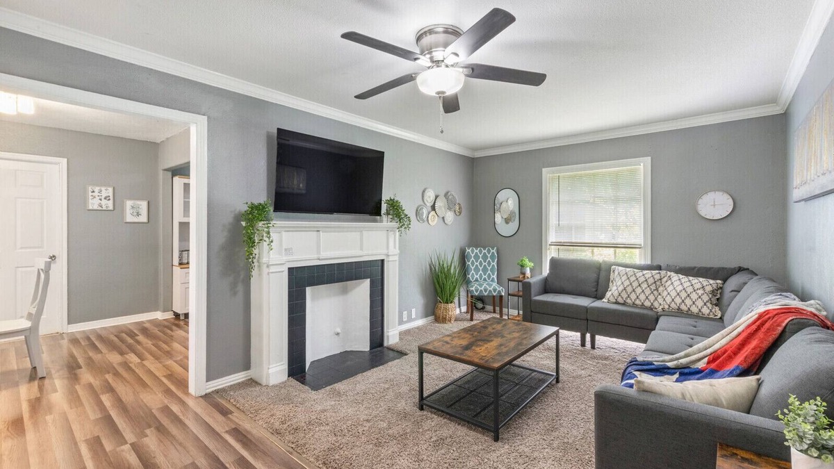 Temple House | NEW! Temple Bungalow w/Patio - 1 Mi to Hospital