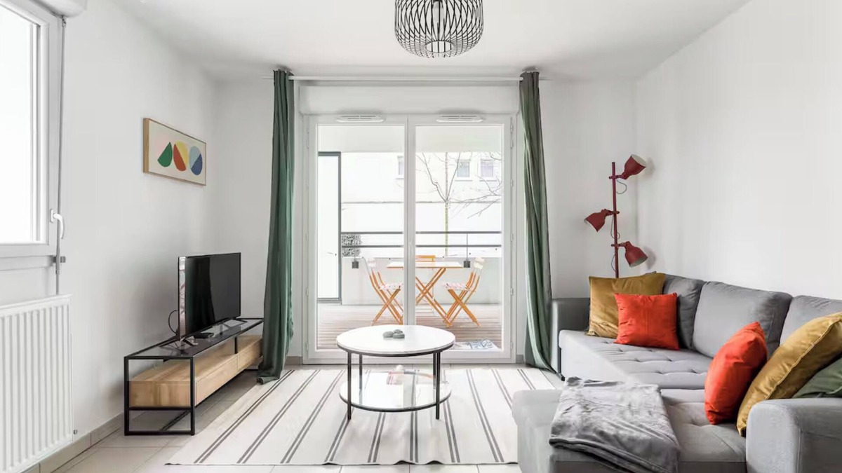 Fontaine-Bayonne-Cartoucherie Apartment | NEW! The 18: Secure & quiet 2-bed apt, terrace, parking, city center, near river