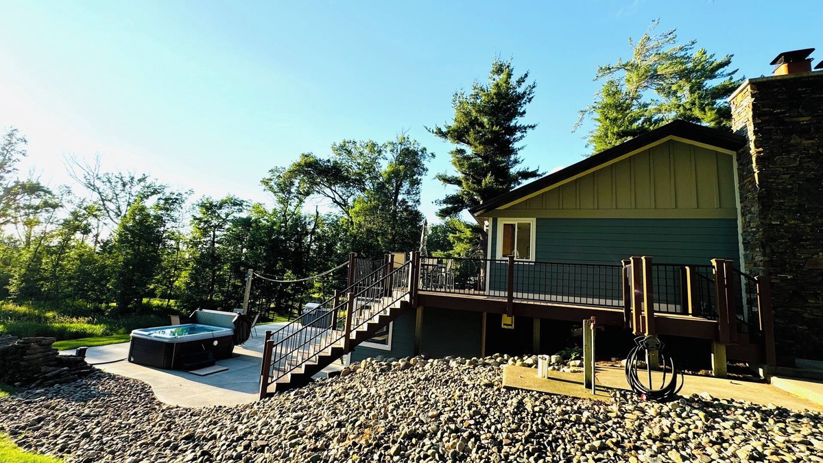 Brainerd Cabin | NEW - The Boardwalk on North Long Lake Brainerd with Hot Tub, Pet-Friendly