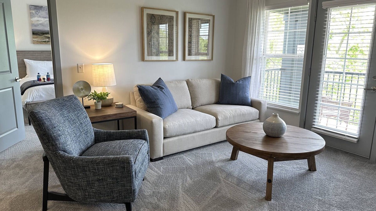 Tuttle West Apartment | NEW: The C-Suite - Lux Dublin King w/Home Office