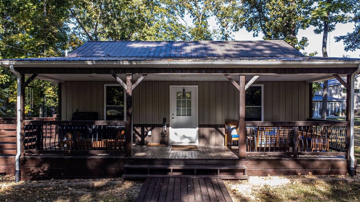 Hardin Cabin | NEW! The Cabin- Walking Distance to Lake!