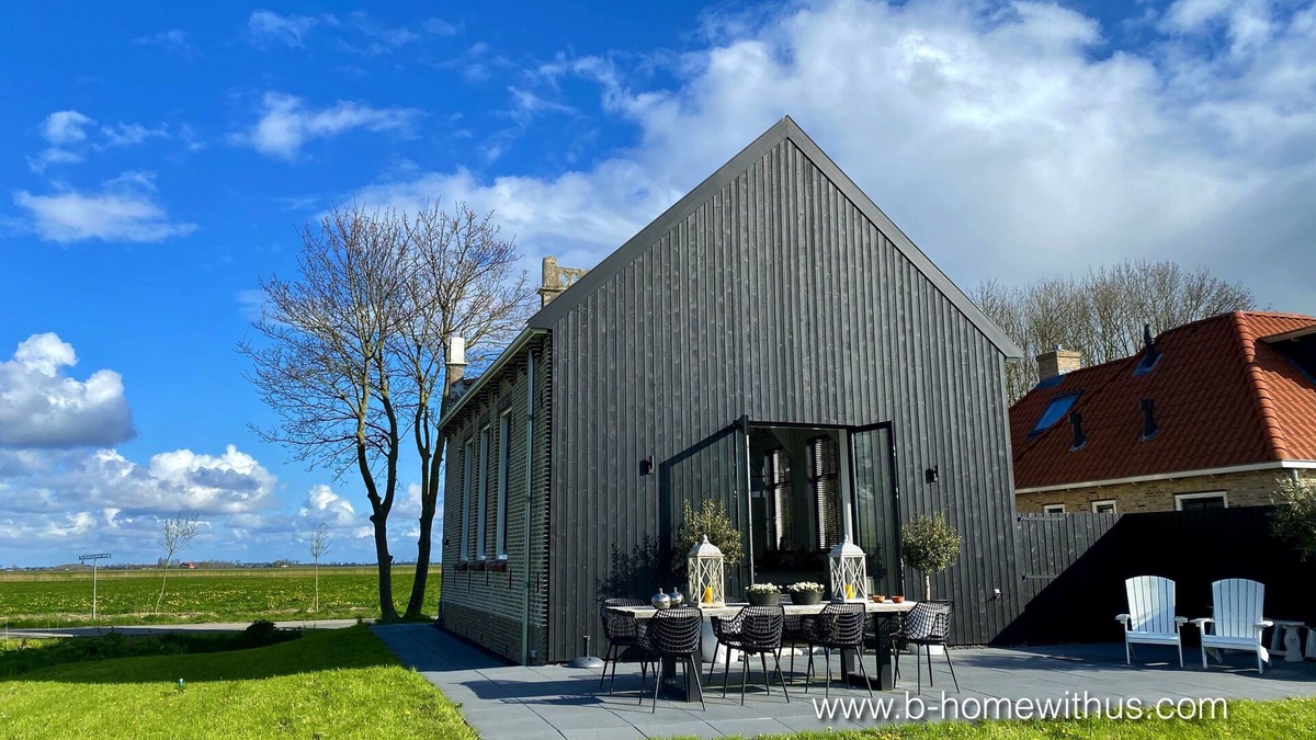 Peins House | NEW: The former small church was transformed into a beautiful apartment
