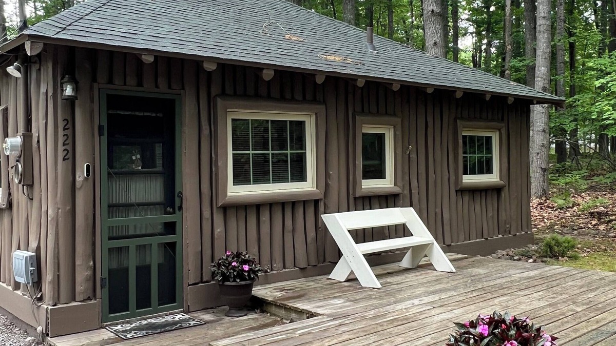 Higgins Lake Cabin | New! The Higgins Lake Hideaway - Super Cute and Great Location Only 3 Blocks from Higgins Lake!