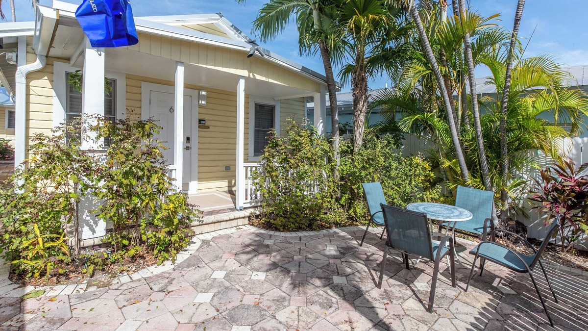 Key West Historic District Cottage | NEW! - The Jolly Rooster CottagenSteps to Duval - Prime and Quiet Location