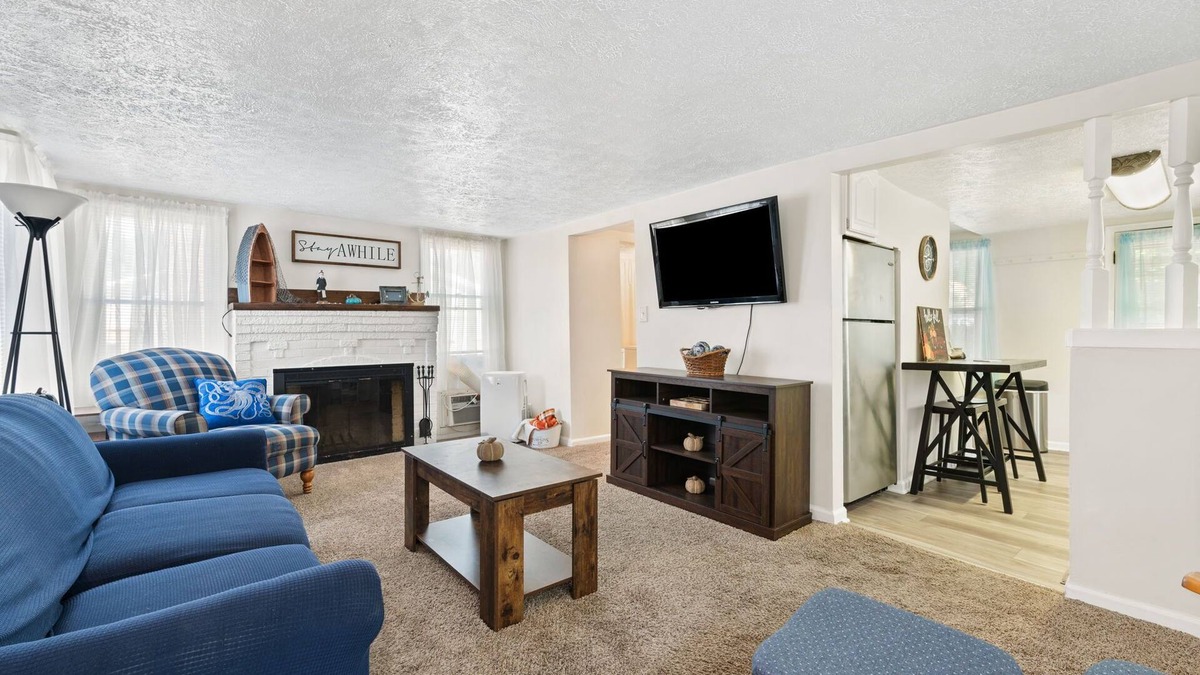 Portage Lakes Cottage | NEW! THE LAKESIDE COTTAGE - CLOSE TO EVERYTHING!