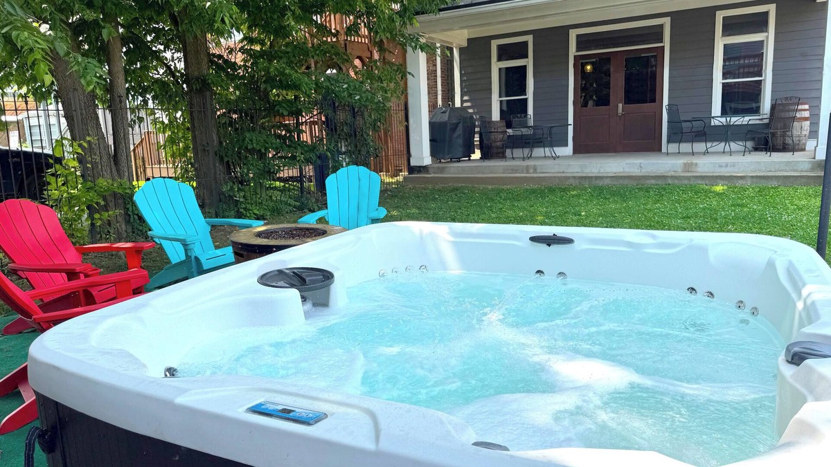 Cherokee Triangle House | *NEW* The Magnum | 9BR 4BA | Fire Pit ~ Sleep 20+