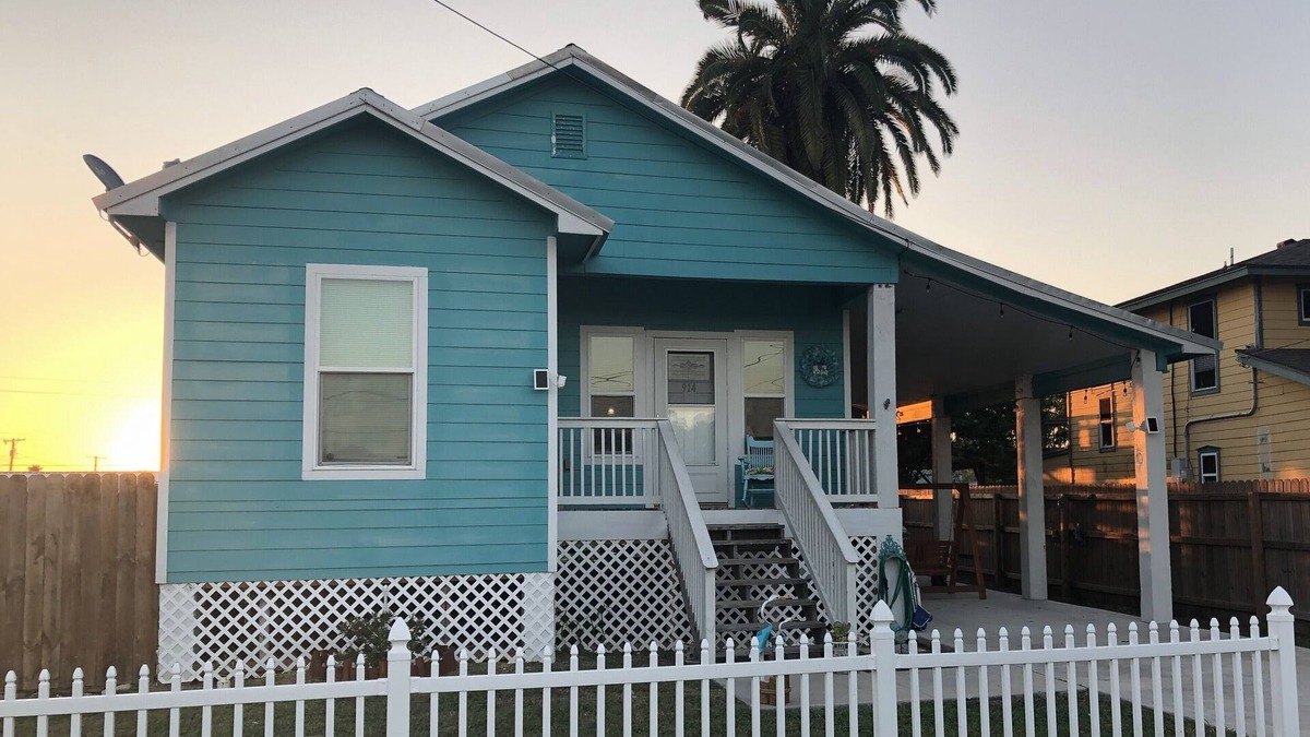 Rockport House | NEW! The Pearl Palms - Pet friendly; walk to bay