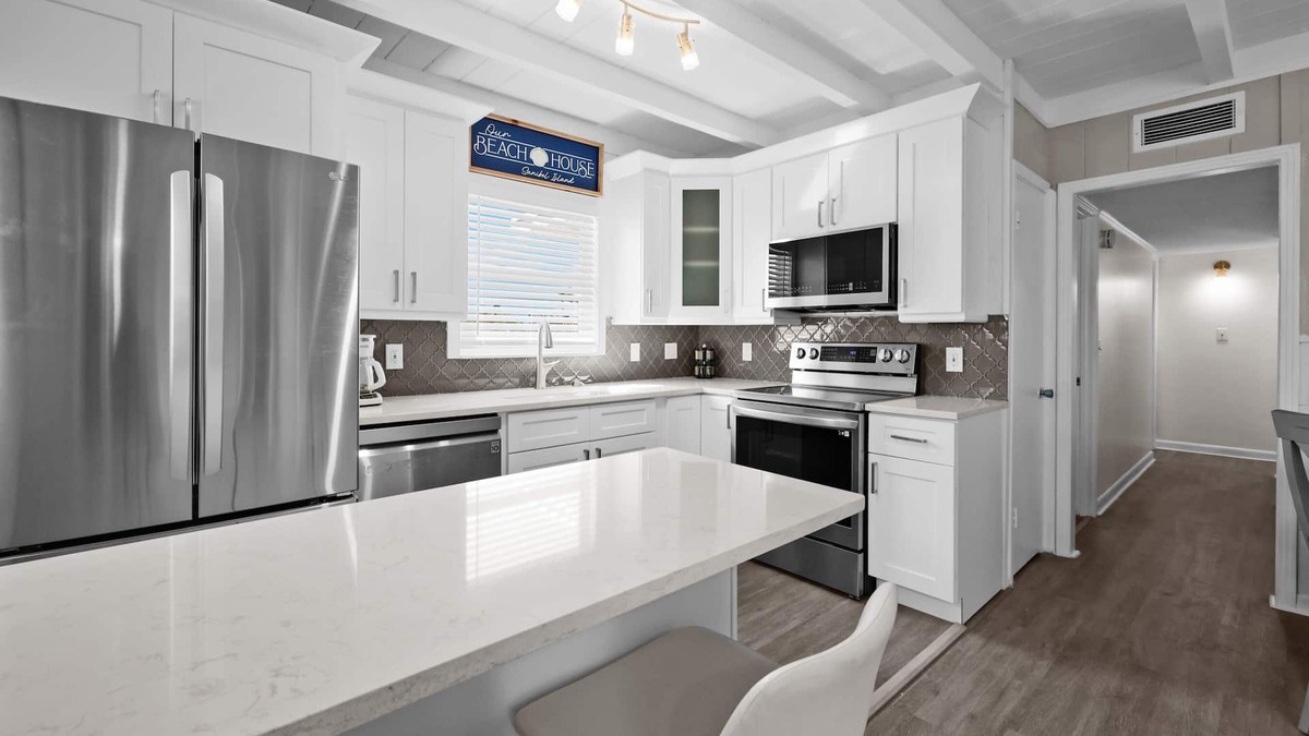 Iona Villa | New! The W at Loma-3 miles from beaches