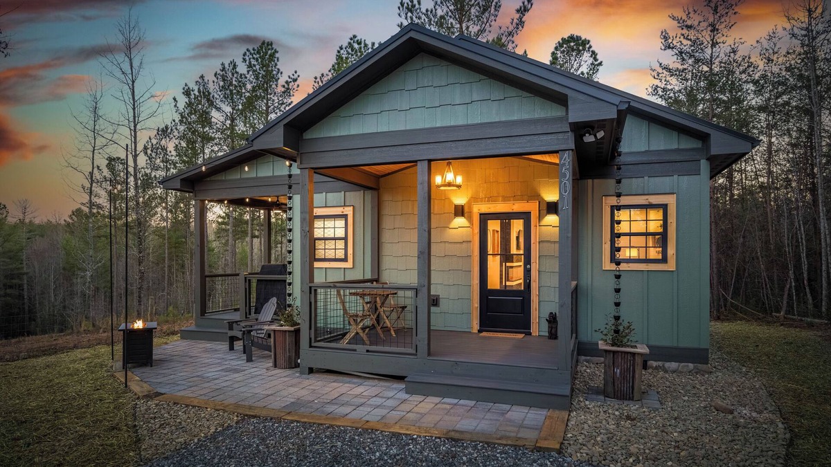 Morganton Cabin | New Tiny Cabin in Morganton with Porch Bathtub close to Lake James