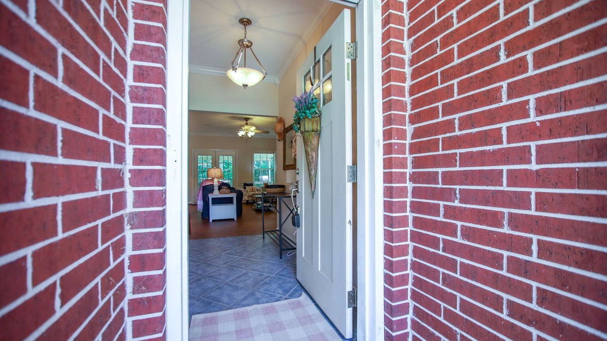 Nacogdoches House | New to the Market! 3/2 BRIGHT and CLEAN Home with All the Amenities