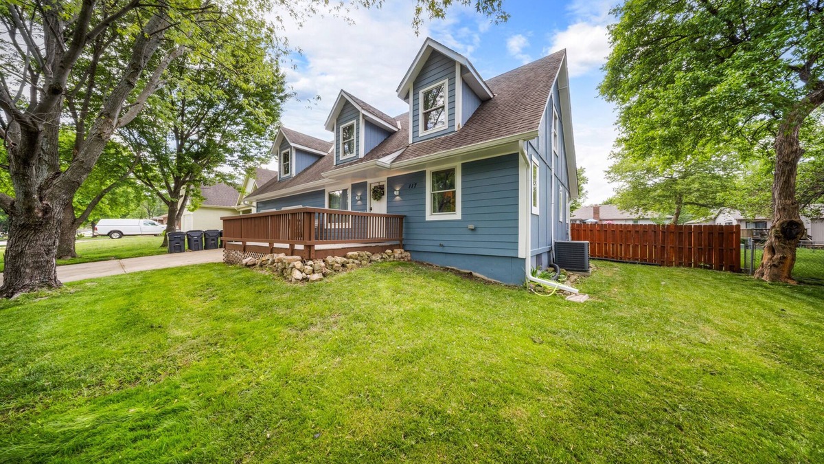 Olathe House | NEW TO THE MARKET APRIL 2025 nnPerfect for Large Groups! 14 BEDS!nnn