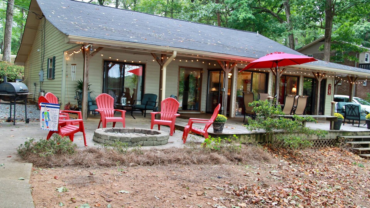 Townville House | New to the Rental Market! Lake Hartwell, Deep Water, Convenient to Clemson!