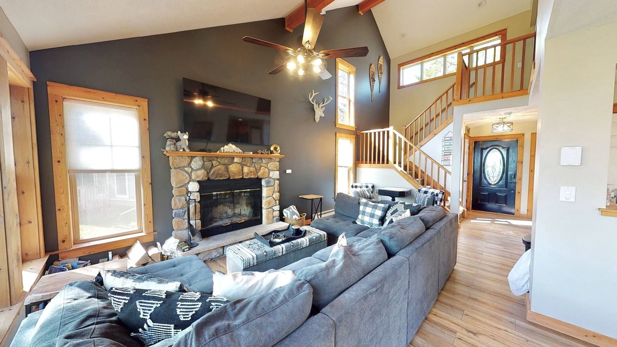 Tannersville House | NEW TO VRBO! 5-Stars on BnB: The Ski House @ Camelback w/Game Room, Sleeps 10!