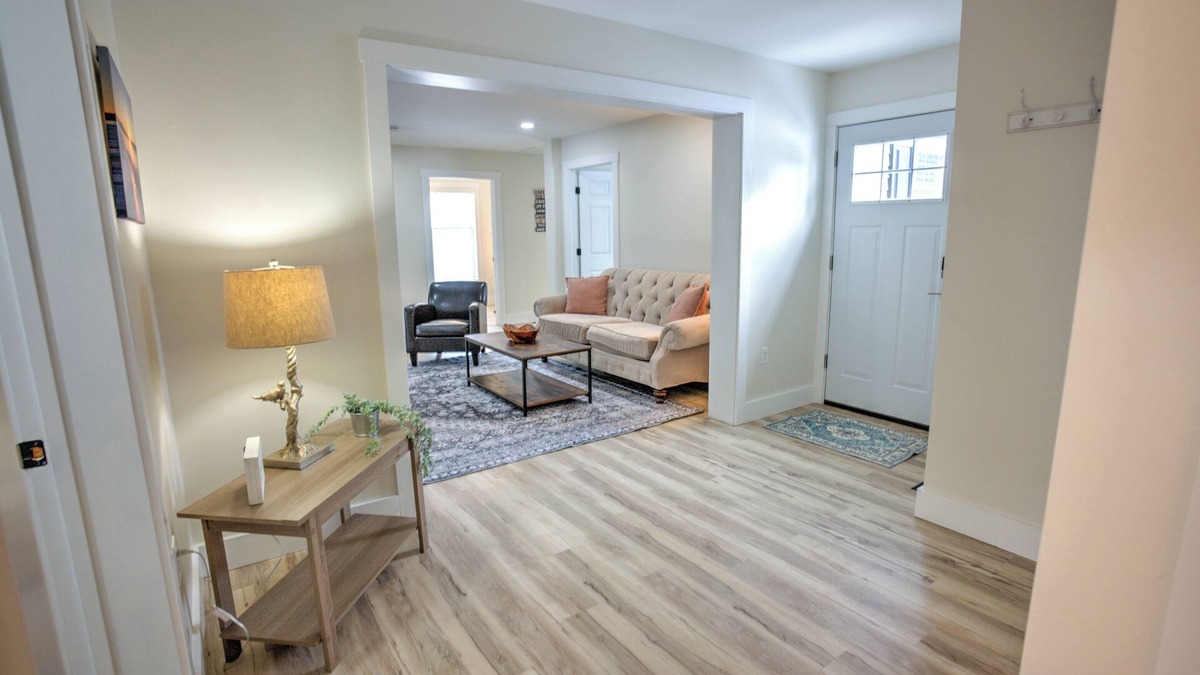 White Mills House | NEW TO VRBO-Great location spacious newly renovated 3-bedroom with WiFi and AC