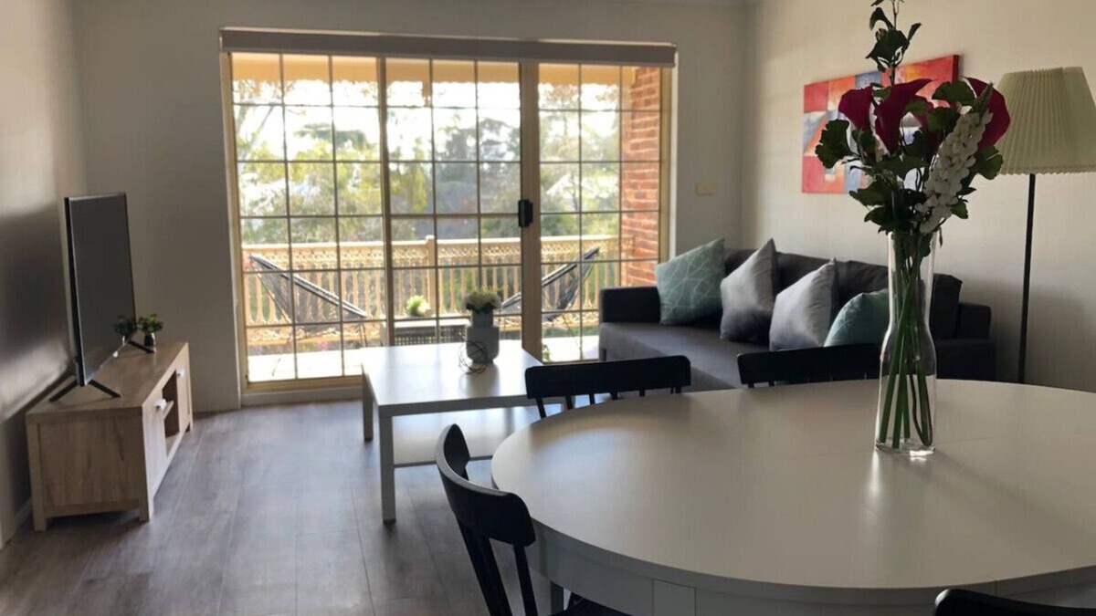 Manuka Apartment | New to VRBO: Modern 2BR Apartment/Parking in Griffith
