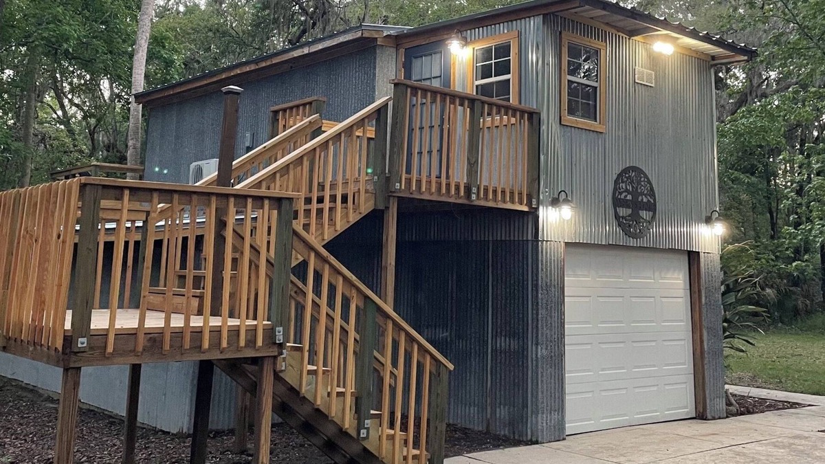 Fish Hawk House | NEW TO VRBO - Modern Farmhouse Studio - Queen Bed - 1 Acre