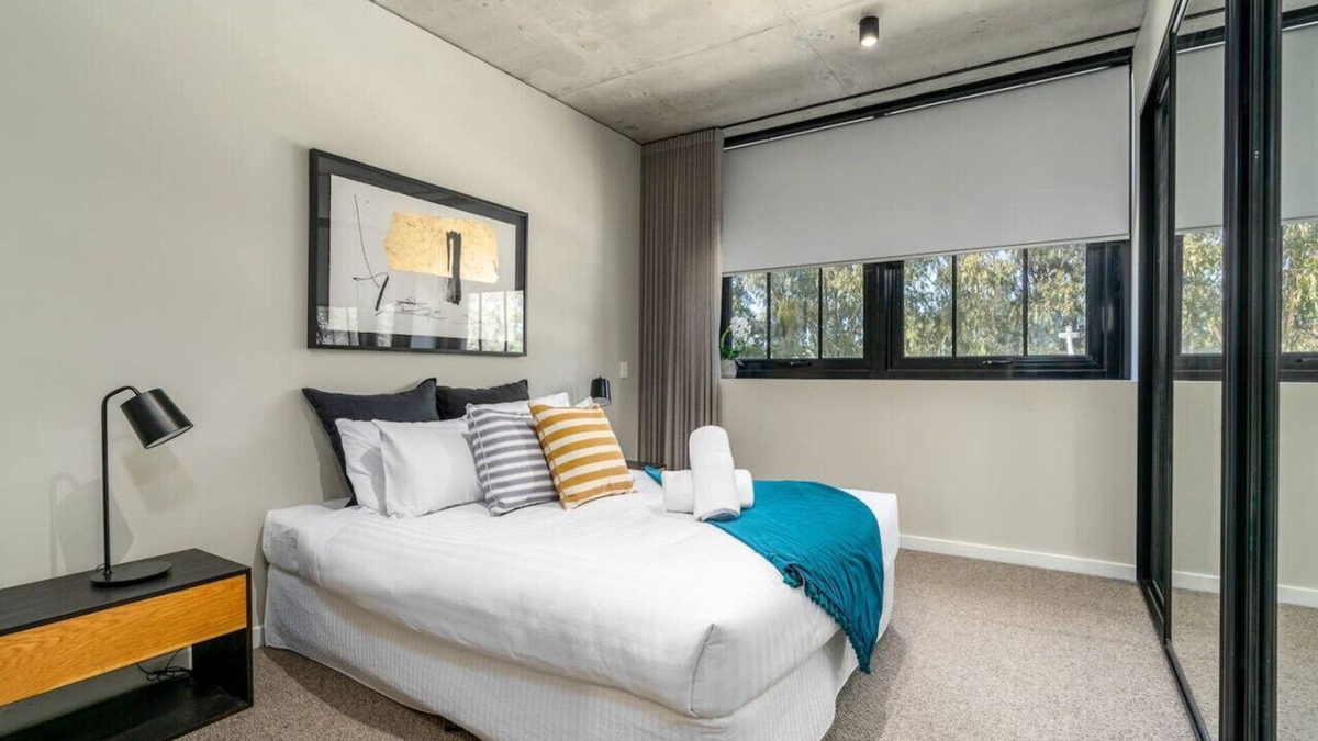 Kingston Apartment | New to VRBO: Onyx Apt · Onsite EV Charger · 5mins to Foreshore