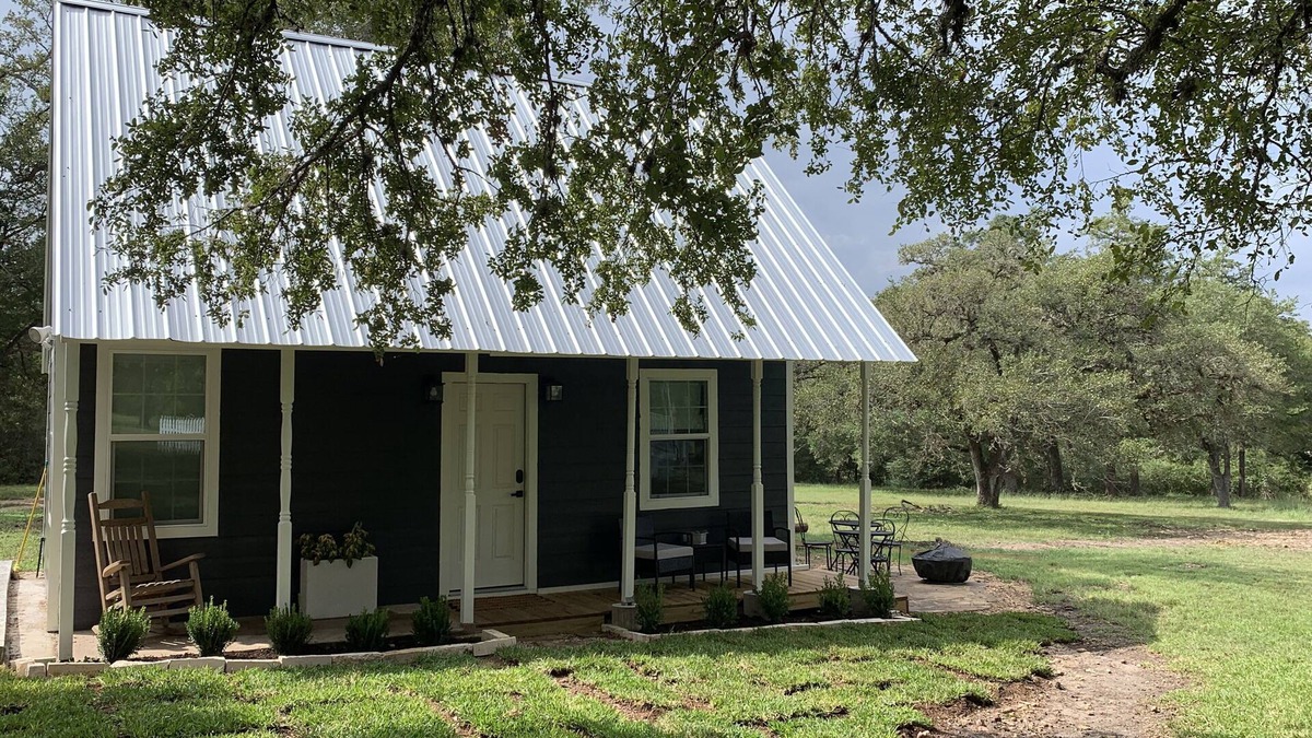 Round Top Cottage | NEW TO VRBO - Perfect Location - Gray Moss Farm Cottage