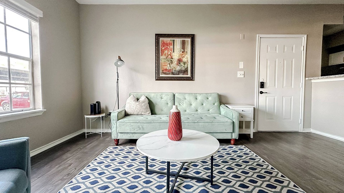 South Side Apartment | New to Vrbo Sleepover Cozy 1BD/1BA + Gym - Corpus Christi