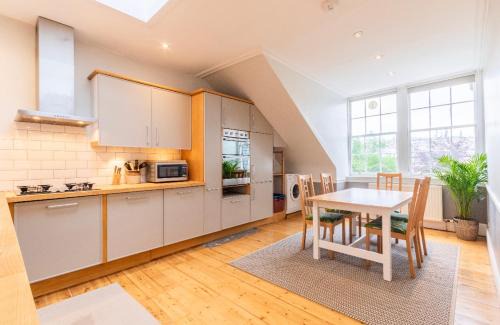 New Town Apartment | New Town Apartment with Castle View