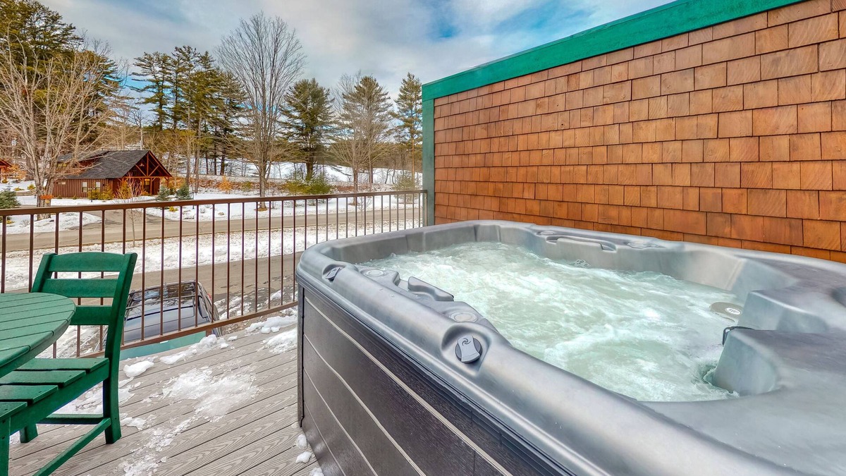 Cranmore Birches House | New townhome w/private hot tub, game room, AC & fireplace - steps to Cranmore