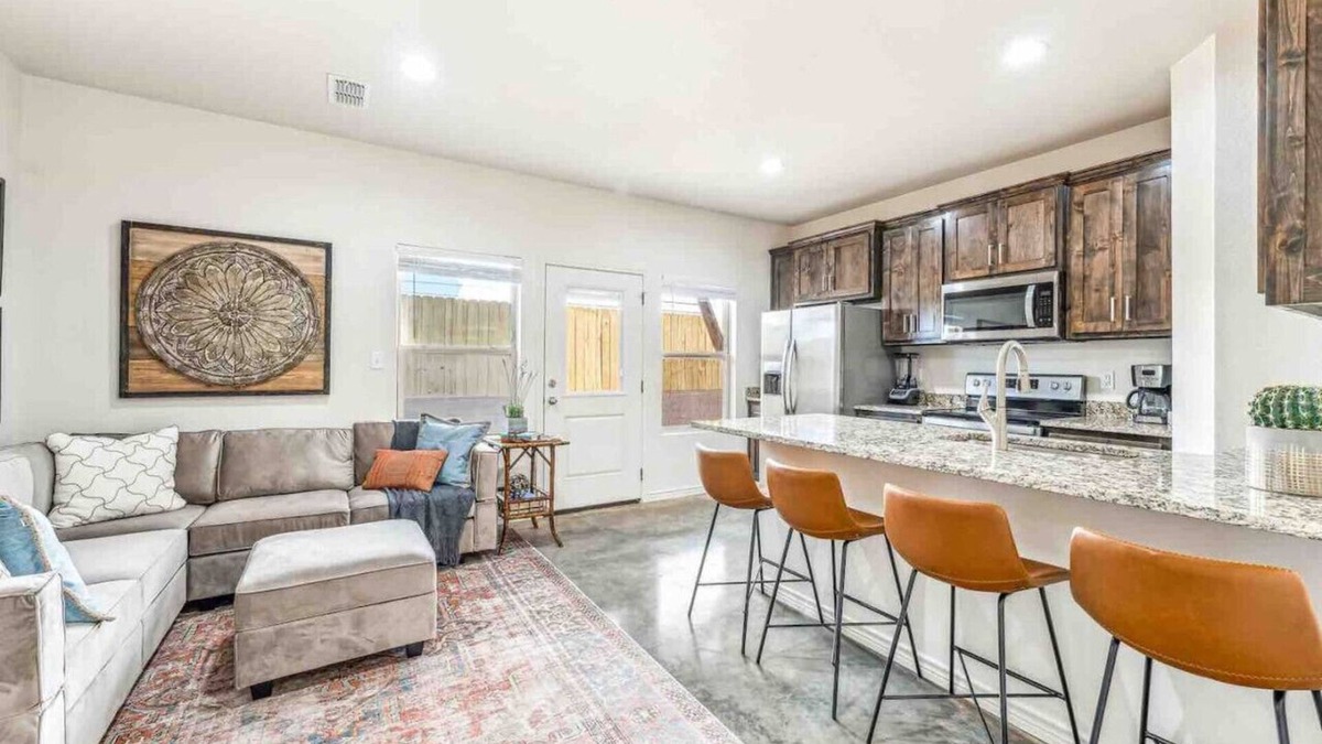 Stephenville House | New Townhome-Walk to Tarleton