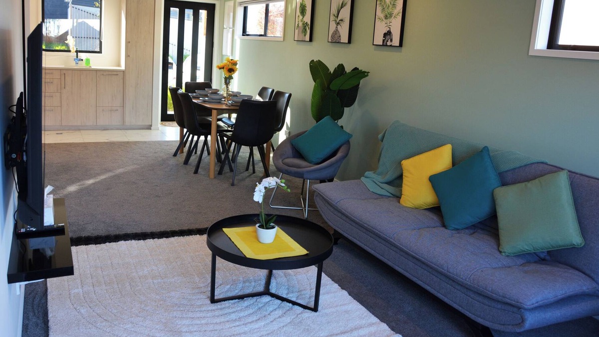 Edgeware House | New Townhouse conveniently located with a Carpark and Ev Charger
