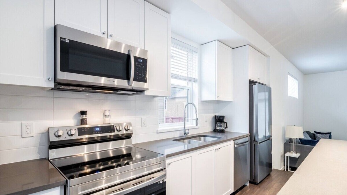 Fleetwood House | New Townhouse W/4 beds/4 bath