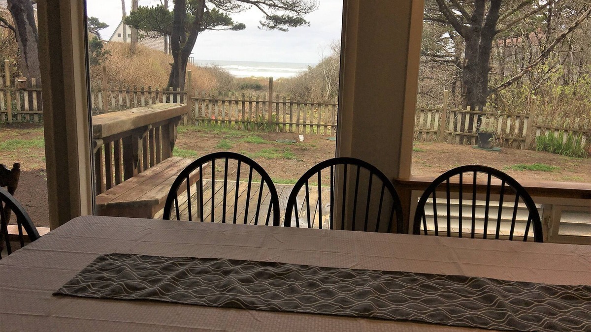Waldport House | NEW! Tranquil Oceanfront Gem with Hot-tub 3 BDRM + Den, 3 BATH