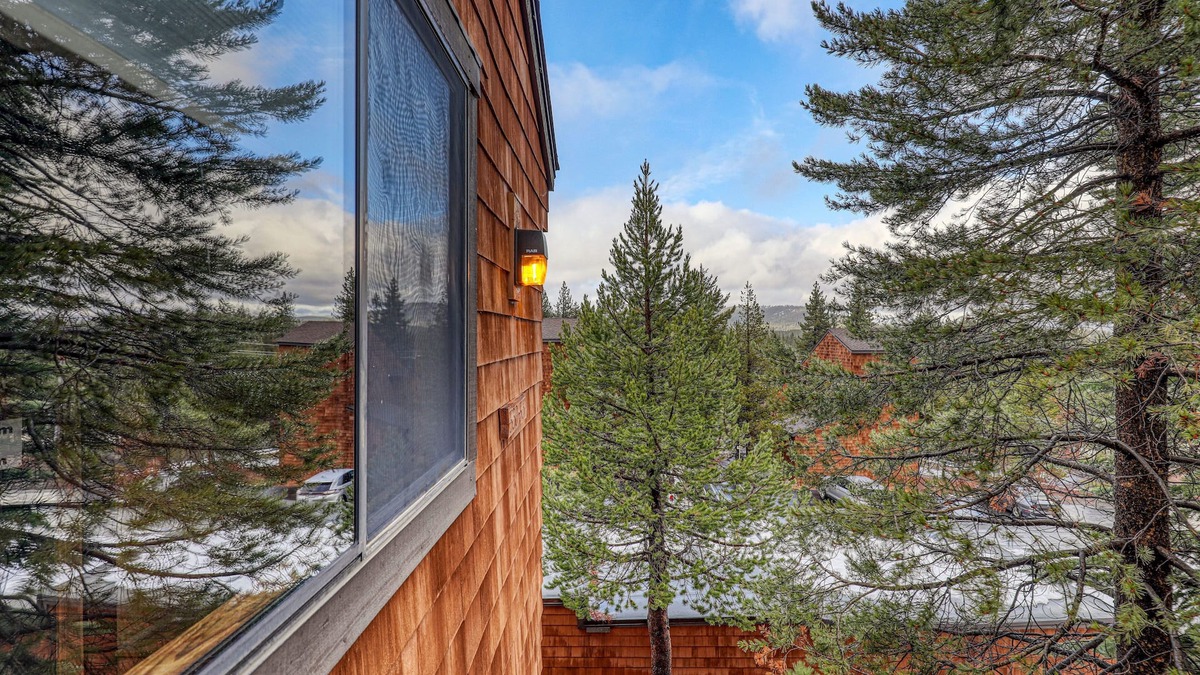 Truckee Condo | New! Tranquil retreat at Tahoe Donner ski bowl