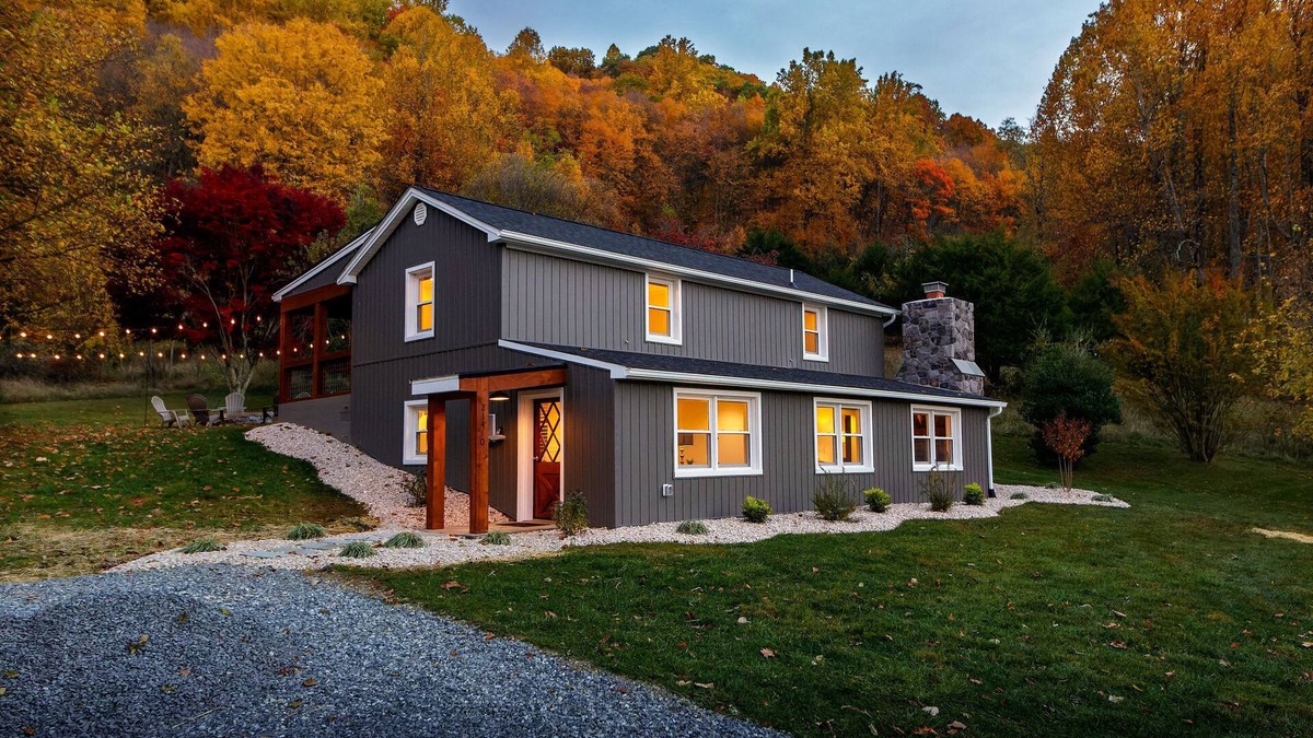 Elkton Cottage | NEW Tranquil Retreat on 42 Acres with Hot Tub, Bordering National Park, WI-FI!