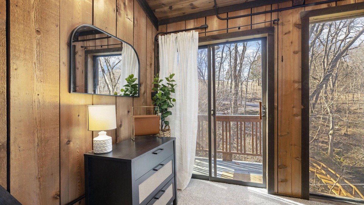 Highlandville Cabin | NEW! Treehouse in The Ozarks w/Hot Tub