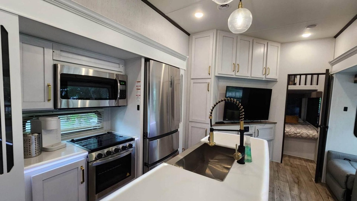 River Ranch Cottage | NEW! Trendy RV Rental at River Ranch w/Golf Cart 189